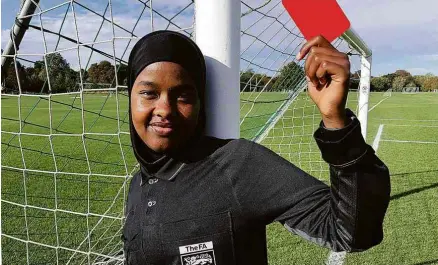  ?? Marina Izidro/Folhapress ?? Vizinha do estádio de Wembley, Jahawir pediu à mãe uma bola de futebol para fazer amizades na escola