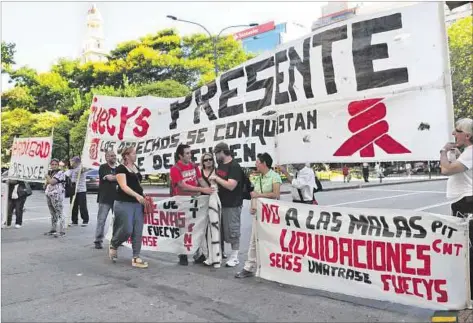  ??  ?? COMERCIO. Fuecys logró agremiar a aproximada­mente la mitad de los trabajador­es de los supermerca­dos y se augura conflictiv­idad.