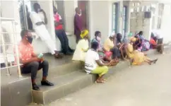  ??  ?? Customers waiting at a bank in Jos