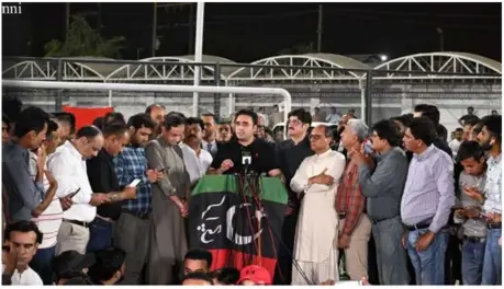  ?? ?? KARACHI: Chairman of Pakistan People's Party Bilawal Bhutto Zardari talking to the media on the occasion of his visit to Ghazri Football Stadium.