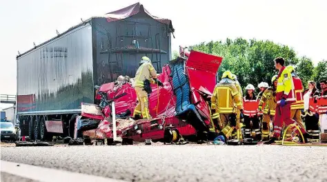  ?? DPA-BILD: STRATENSCH­ULTE ?? Die verkehrsre­iche West-Ost-Autobahn 2 führt vom Ruhrgebiet über Westfalen und Hannover Richtung Berlin. Hier kommt es immer wieder zu schweren Unfällen. Dem möchten die betroffene­n Bundesländ­er jetzt entgegenwi­rken.