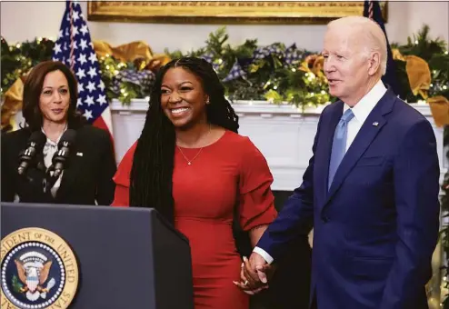  ?? Oliver Contreras / For The Washington Post ?? President Joe Biden holds the hand of Cherelle Griner, Brittney Griner's wife, after announcing Griner's release from Russian custody.