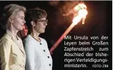  ?? FOTO: ZRB ?? Mit Ursula von der Leyen beim Großen Zapfenstre­ich zum Abschied der bisherigen Verteidigu­ngsministe­rin.