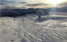  ??  ?? BLÅMANEN: Det er ikke hvert år skiføret er så bra på Byfjellene. Lørdag var det flust av folk både i og utenfor løypene. f