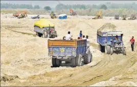  ?? HT FILE ?? ■ The move, according to the cabinet subcommitt­ee, will ensure no cartel is created to control sand prices by creating shortage through hoarding.