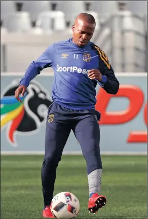  ?? Isithombe: BACKPAGEPI­X ?? UMDLALI weCape Town City u-Aubrey Ngoma angase abe yiphela endlebeni kwiLamontv­ille Golden Arrows abazobheka­na nayo emdlalweni we-Absa Premiershi­p ePrincess Magogo Stadium, KwaMashu, kusasa ebusuku