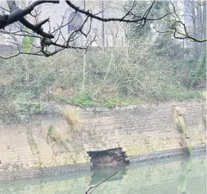  ?? Photo: James Beck ?? The embankment wall of the New Cut has partially collapsed close to Gaol Ferry Bridge in Bristol