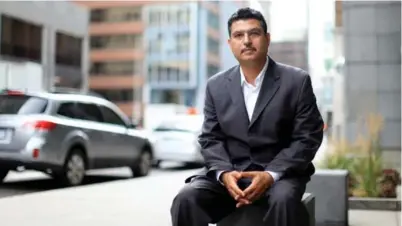  ?? DAVE CHAN FOR THE TORONTO STAR ?? Ottawa father Anupam Kakkar is part of a class-action lawsuit against the provincial government claiming that its policy of clawing back child support payments from single parents on social assistance violates the federal charter and Ontario’s Human...