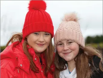  ??  ?? Ashling O’Connor and Aoife Kavanagh enjoying the Seamus Barnes Memorial Cup match at Arklow Rocks Parnells