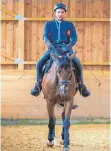 ?? FOTO: DPA ?? Nicht jedes Pferd ist für den Behinderte­nsport geeinget, doch Toni Zischler veträgt sich mit dem Trakehner Sebastian prächtig.
