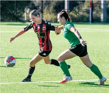  ?? Photograph­s by AMANDA EMARY. ?? Gippsland United’s Mia Guarascio turns on the jets to escape her Doveton opponent.