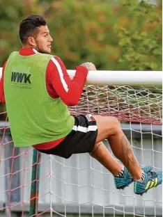  ?? Foto: Christian Kolbert ?? Hängt künftig in Gladbach ab: Der Argentinie­r Raúl Bobadilla verlässt den FC Augs burg und spielt künftig für den Ligakonkur­renten.