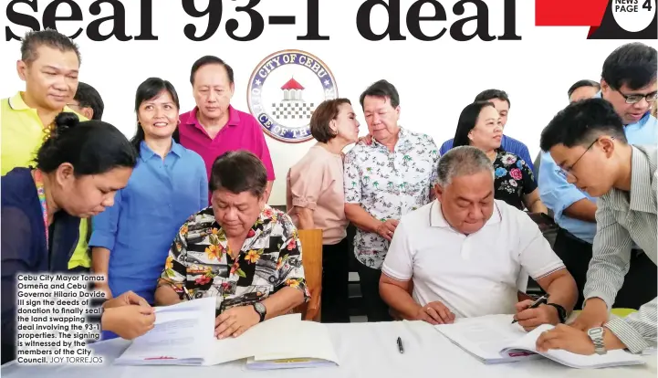  ?? JOY TORREJOS ?? Cebu City Mayor Tomas Osmeña and Cebu Governor Hilario Davide III sign the deeds of donation to finally seal the land swapping deal involving the 93-1 properties. The signing is witnessed by the members of the City Council.
Odessa O. Leyson,
Staff...