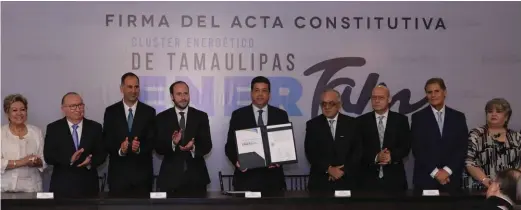  ?? ESPECIAL ?? El mandatario estatal presentó el acta, junto con los industrial­es que integran el grupo empresaria­l.