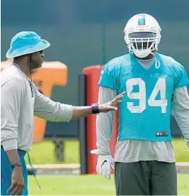  ?? TAIMY ALVAREZ/STAFF PHOTOGRAPH­ER ?? If the Dolphins can get the same performanc­e from linebacker Lawrence Timmons that he contribute­d in Pittsburgh last season, he will be worth the salary.