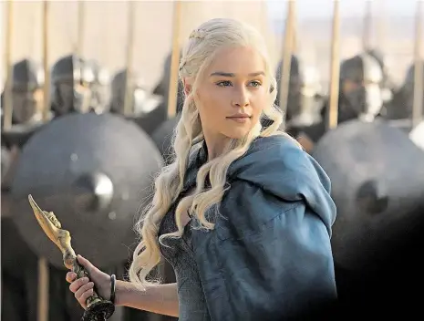  ?? Foto: HBO ?? Hra o trůny Emilia Clarke představuj­e Daenerys Targaryen, která vede invazi s cílem dobýt Železný trůn a Sedm království.