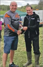  ?? ?? Robbie Allan received his trophy from former world champion Neil Hudson.