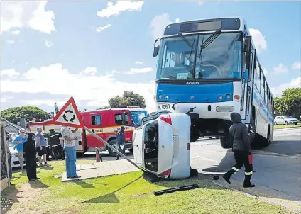  ??  ?? CLOSE CALL: The accident scene at the intersecti­on of Northumber­land and Van Der Stel streets in Kabega Park