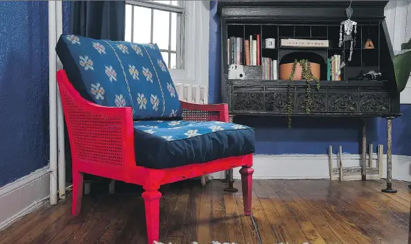  ?? PHOTOS: KATHERINE FREY/THE WASHINGTON POST ?? Holley Simmons had this $40 chair reupholste­red for a fresh new look. Estate sales are a great source for inexpensiv­e finds, she advises.