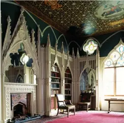  ?? PICTURES: THE COUNTRY HOUSE LIBRARY ?? ILLUSTRIOU­S REFUGE: The library at Strawberry Hill. The chimney-piece and bookcases were designed by John Chute after a Wenceslaus Hollar drawing of old St Paul’s Cathedral, in London.