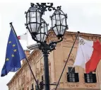  ?? FOTO: DPA ?? Malta hat eine weiß-rote Flagge. In der EU ist Malta das kleinste Land.