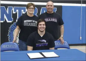  ?? KARINA LOPEZ PHOTO ?? Evan Sharpe with his parents Dana and John smile for a photo following his signing ceremony at Central Union High on Friday morning.