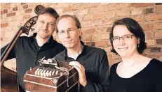  ?? FOTO: BRANCO MAJEWKSI ?? Das Glorvigen Trio: Per Arne Glorvigen, Bandoneon, Daniela Braun, Violine, und Arnulf Ballhorn, Kontrabass.