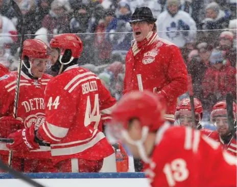  ?? GREGORY SHAMUS/GETTY IMAGES FILE PHOTO ?? Mike Babcock is never shy about barking out instructio­ns at his players. “Just do things right,” says Detroit defenceman Niklas Kronwall.