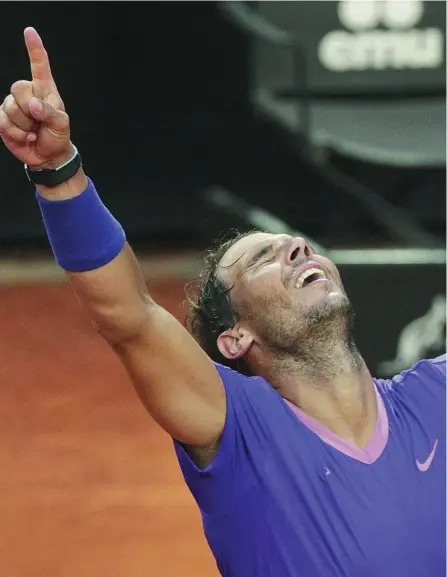  ??  ?? Rafa Nadal celebra la victoria en el Foro Itálico ante Djokovic