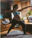  ?? Foto: Wavebreak Media, dpa ?? Yoga und Pilates wird Schwangere­n empfohlen.