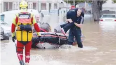  ?? — Reuters ?? Rescue workers evacuate residents in Trebes, Aude region