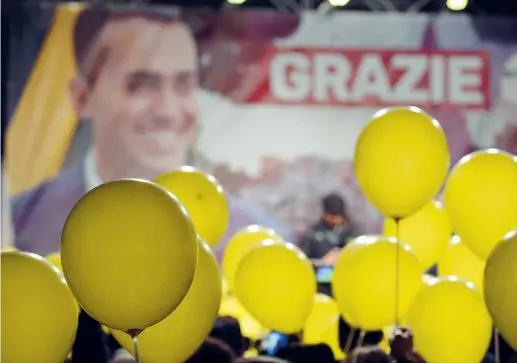  ??  ?? In piazza
La festa che Pomigliano d’arco, cittadina campana nella quale è cresciuto, ha dedicato al candidato premier M5S Luigi Di Maio, 31 anni, dopo il successo del Movimento alle Politiche 2018