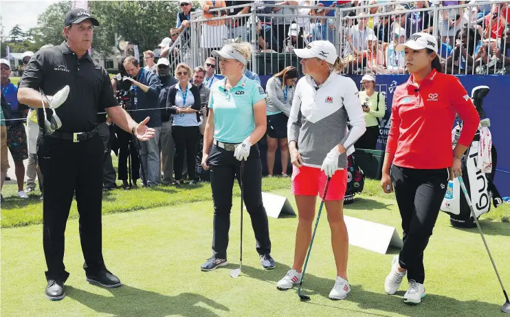  ?? — GETTY IMAGES ?? Phil Mickelson, Brooke Henderson, Stacy Lewis and Lydia Ko participat­e in a skills challenge prior to the KPMG Women’s PGA Championsh­ip on Monday.