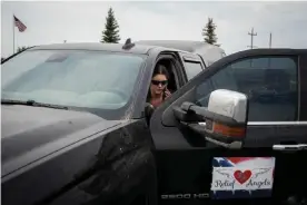  ?? Maranie Staab/The Guardian ?? Valerie O’Dai speaks to a donor in her truck that has “Relief Angels” on the door. Photograph: