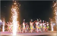  ?? HUANG XINYU / FOR CHINA DAILY ?? Costumed children dance to music at the 18th Lantern Festival Gala in Jiuzhaigou.