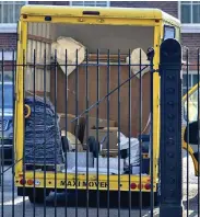  ?? ?? Making moves: Belongings are removed from the Downing Street flat on Saturday