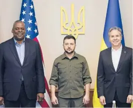  ?? UKRAINIAN PRESIDENTI­AL PRESS OFFICE ?? Secretary of Defense Lloyd Austin, Ukrainian President Volodymyr Zelenskyy and Secretary of State Antony Blinken gather Sunday in Kyiv, Ukraine.