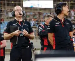  ?? FOTO: TARIQ MIKKEL KHAN ?? Mark Slade og Ayao Komatsu var engang løbsingeni­ører sammen hos Lotus. De arbejdede sammen første gang hos Renault i 2010 og er nu genforenet hos Haas.