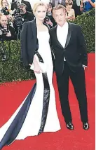  ??  ?? Charlize Theron y Sean Penn.