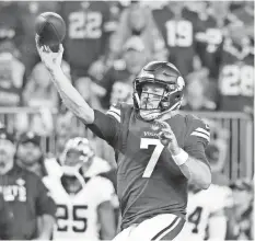  ?? BRACE HEMMELGARN/ USA TODAY SPORTS ?? Vikings quarterbac­k Case Keenum’s only scoring pass in Sunday’s game came in the last seconds of the 29-24 win.