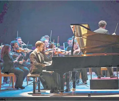  ?? JESÚS MARÍN. ?? Una imagen del concierto en el Falla de la Coral de la UCA con el pianista José Alberto Sancho.
