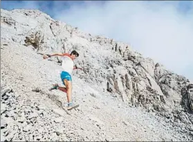  ??  ?? Este joven de Barcelona ganó el primer kilómetro vertical de descenso disputado en España