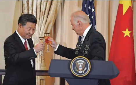  ?? Foto Mike Theiler/Reuters ?? ● Kitajski predsednik Xi Jinping in nekdanji ameriški podpredsed­nik Joe Biden septembra 2015 v Washington­u