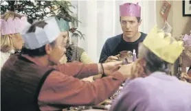  ?? LAURIE SPARHAM/UNIVERSAL PICTURES ?? Carefree bachelor Will (Hugh Grant, centre) is not in his element at a holiday dinner in About a Boy.