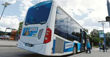  ?? Foto: Marcus Merk (Archivbild) ?? Seit der freigestel­lte Schwabmünc­hner Schulbusve­rkehr in den Linienverk­ehr des AVV integriert worden ist, gibt es immer wieder Probleme.