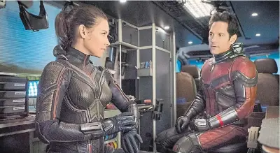  ??  ?? La avispa y la hormiga. Evangeline Lilly y Paul Rudd, en un alto del rodaje del nuevo tanque de Marvel.