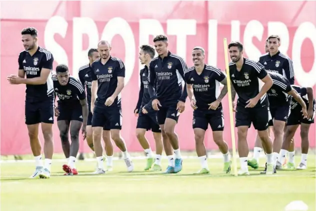  ?? Agence France-presse ?? Benfica’s players attend a training session on the eve of their Champions League match against PSG.