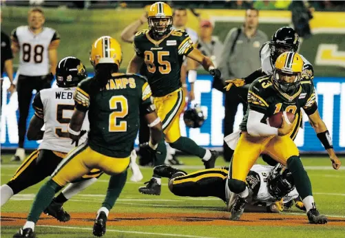  ?? Ian Stewart/ Edmonton Journal ?? Eskimos quarterbac­k Mike Reilly runs the ball during second-half action against the Hamilton Tiger-Cats on Aug 2.