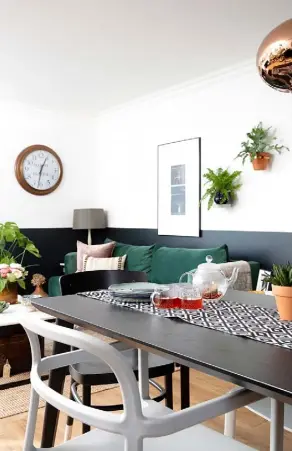  ??  ?? KITCHEN-DINER
An L-shaped room with a dining table makes good use of the space. The black chair is from Habitat and the white one from Ikea. A glass teapot from Marks & Spencer and Primark runner complement the modern monochrome look