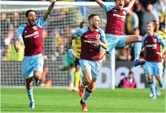  ?? GETTY IMAGES ?? Bedlam: Burnley’s joy at Brownhill’s winner